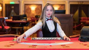 Pengguna Indonesia mengakses kasino langsung galaxybet77 dari smartphone dengan tampilan meja yang responsif